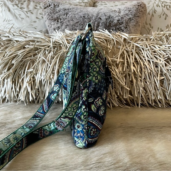 VERA BRADLEY Rhythm & Blues 2011 Zip Hipster Crossbody Navy Green Paisley - Picture 10 of 17